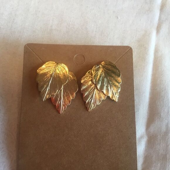 $10 ea or 3/$20 Goldtone Leaf Earrings - Picture 5 of 10